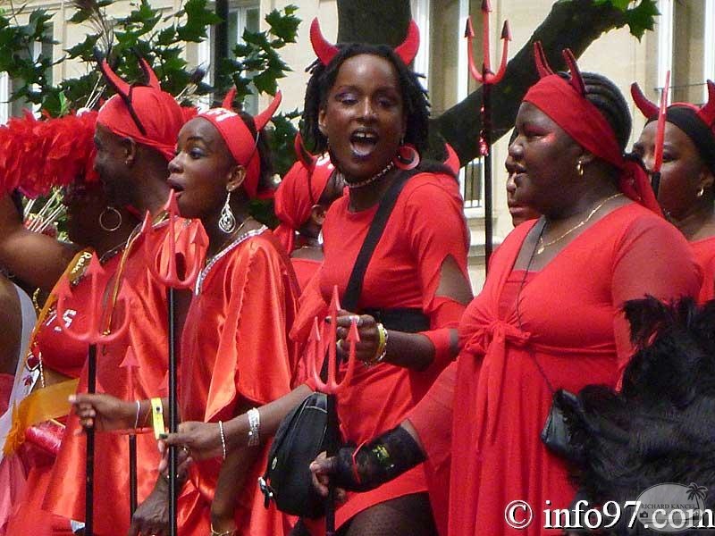 defile-paris-carnavale1.jpg