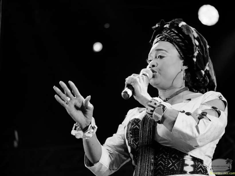 oumou-sangare-40.jpg