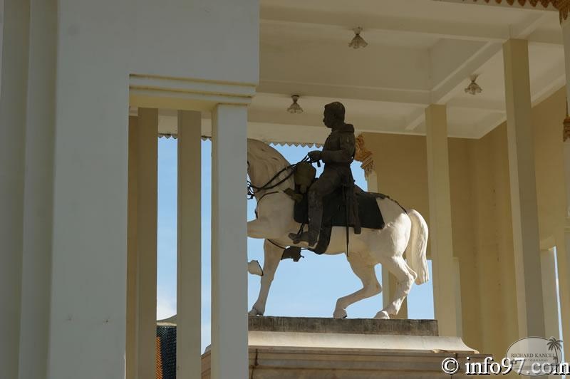 DSC04554musee-palais-phnompenh.jpg
