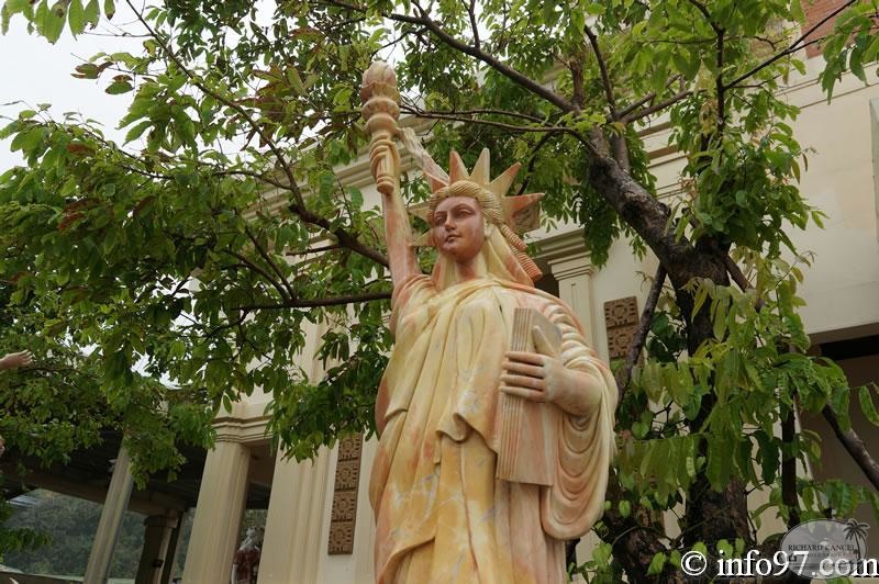 DSC02762sculpture-danang.jpg