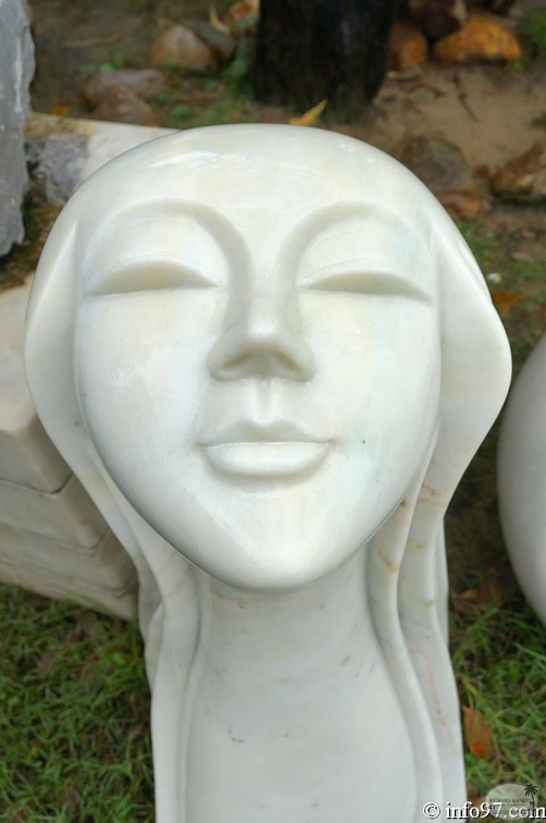 DSC02794sculpture-danang.jpg