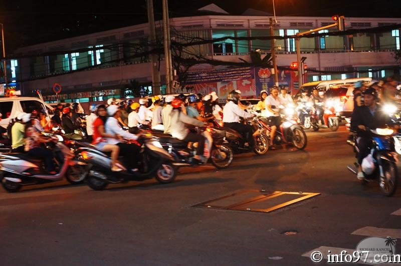 DSC06244saigon-night.jpg