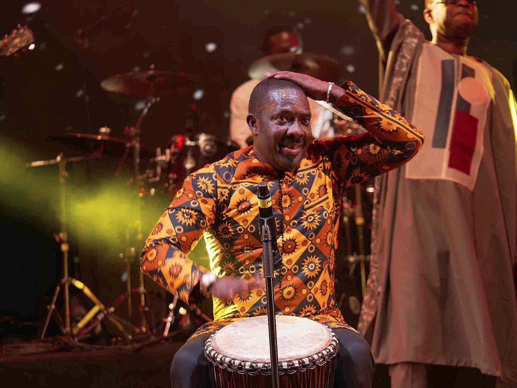 _1071590-youssou-ndour-terre-de-blues.jpg