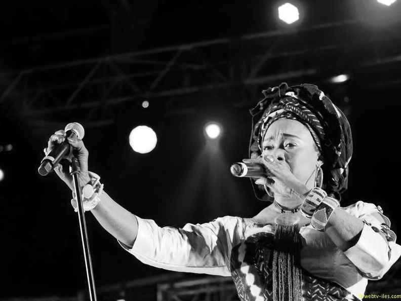 oumou-sangare-36.jpg