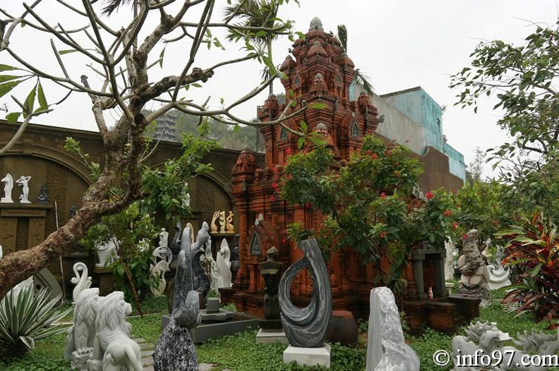 DSC02793sculpture-danang.jpg