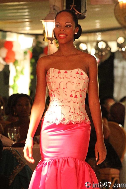 miss-guadeloupe2010-robe23.jpg