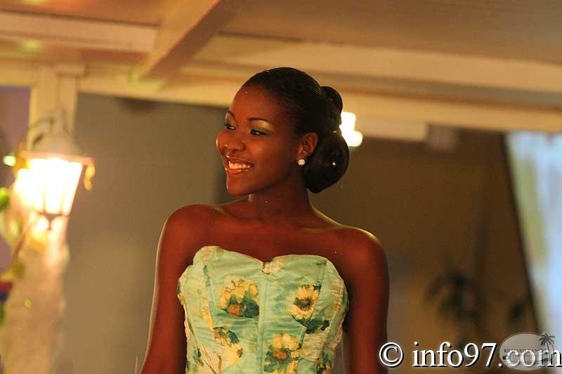 miss-guadeloupe2010-robe26.jpg