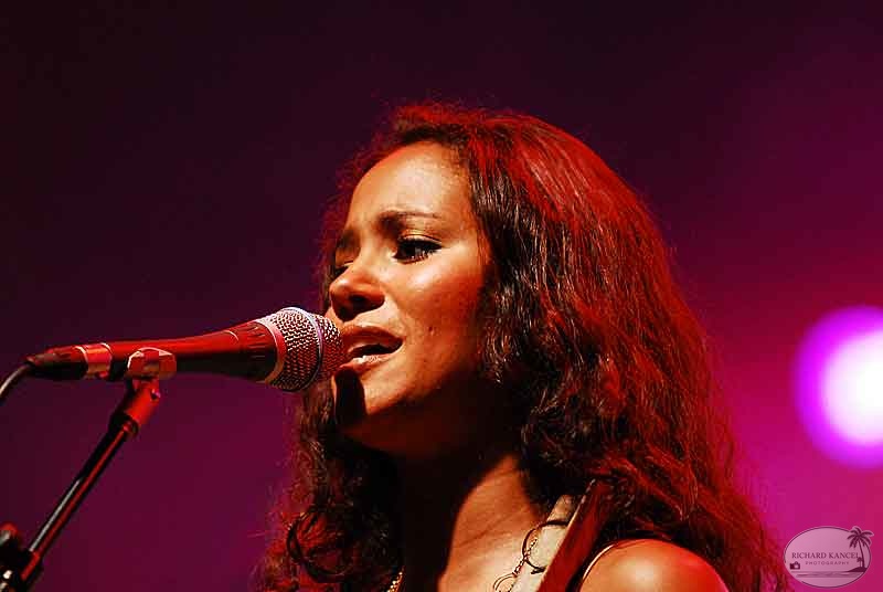 mayra-andrade13.jpg
