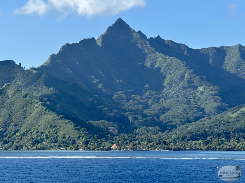 DJI_20251105_070507_214-Moorea.jpg