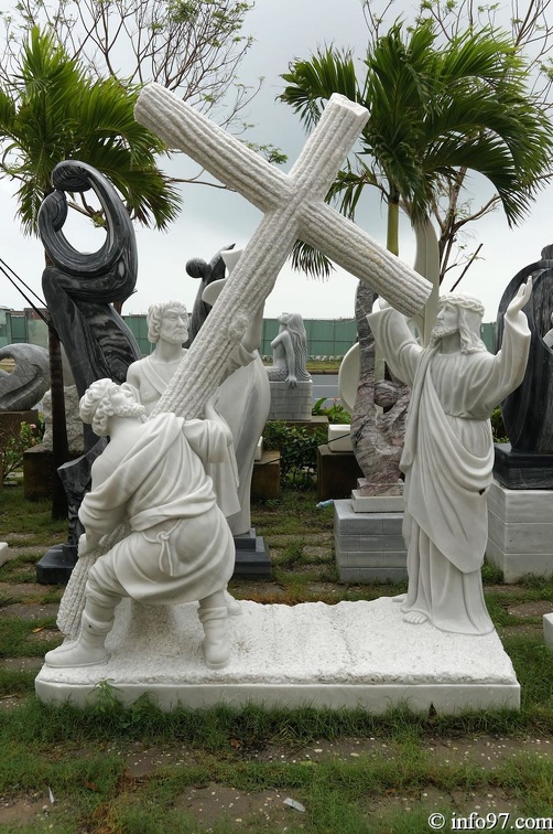 DSC02808sculpture-danang.jpg