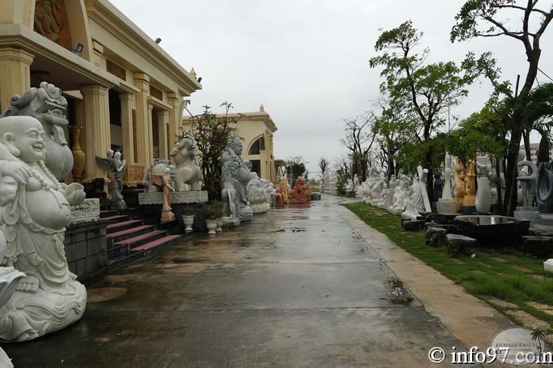 DSC02811sculpture-danang.jpg