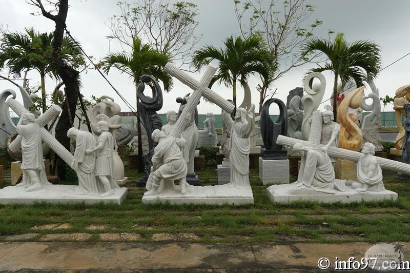 DSC02812sculpture-danang.jpg