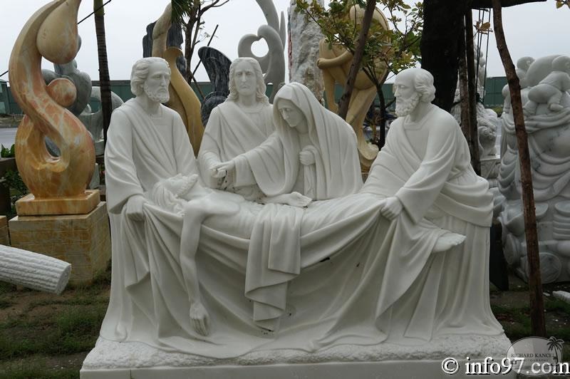 DSC02820sculpture-danang.jpg