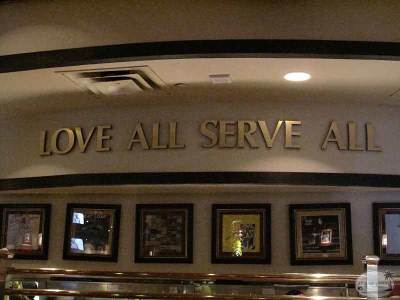 hard-rock-cafe11.jpg