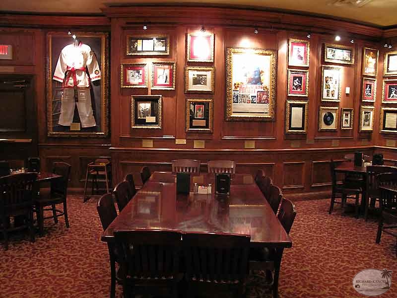 hard-rock-cafe15.jpg