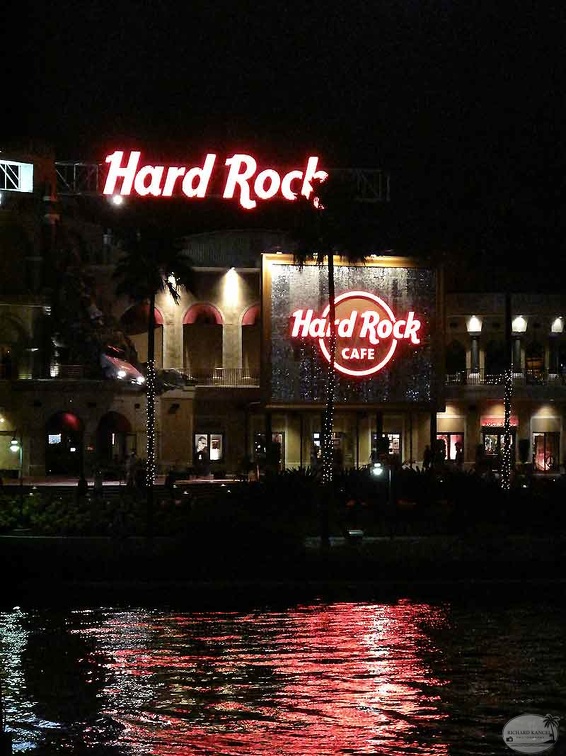 hard-rock-cafe3.jpg