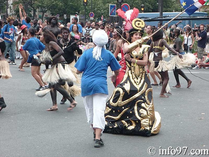 defile-paris-carnaval81.jpg