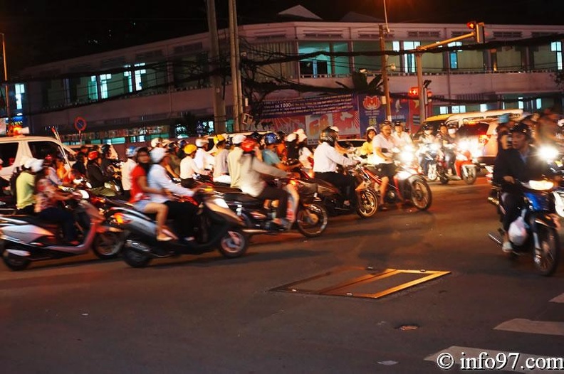 DSC06244saigon-night.jpg